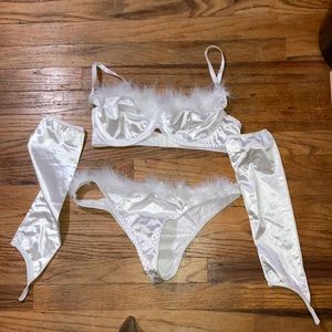 Feather bra and panty bikini with separate sleeves